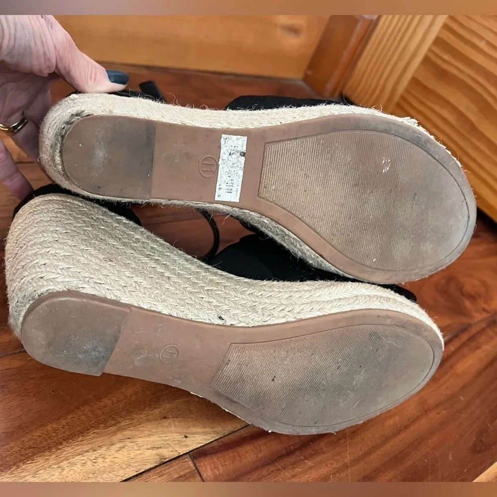 Torrid 11 Wide Perferated Espadrille Wedge Ankle Strap Casual Chic